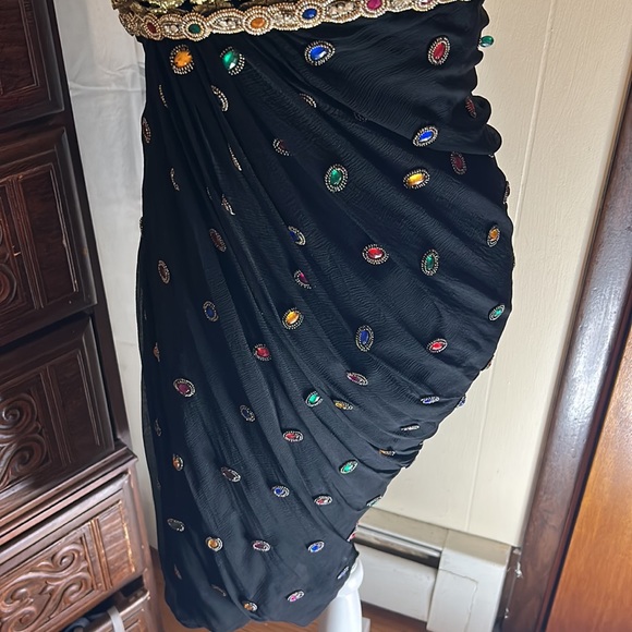 David Fielden Black and Jeweled short Evening Dress. Size 8. - Picture 3 of 10
